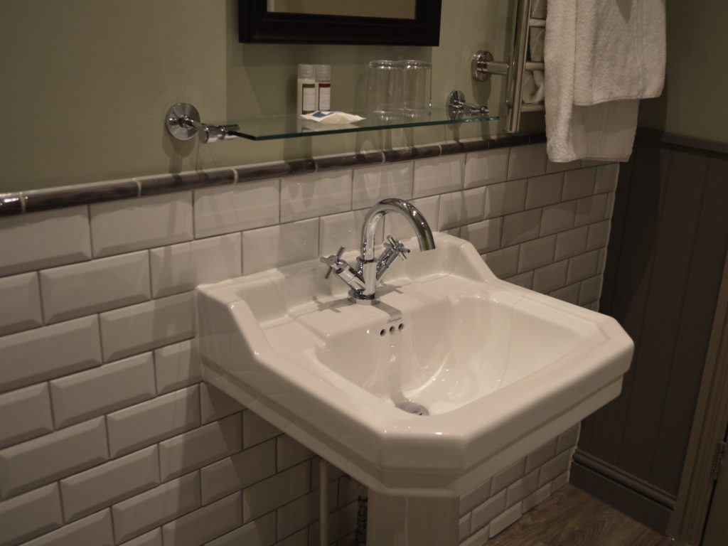 Burlington basin & pedestal in a bathroom setting