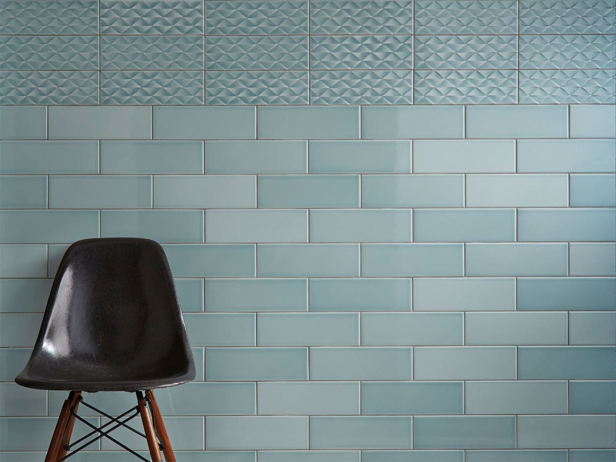 Tiled wall in Johnsons Savoy Leaf, incorporating the decor & plain tile